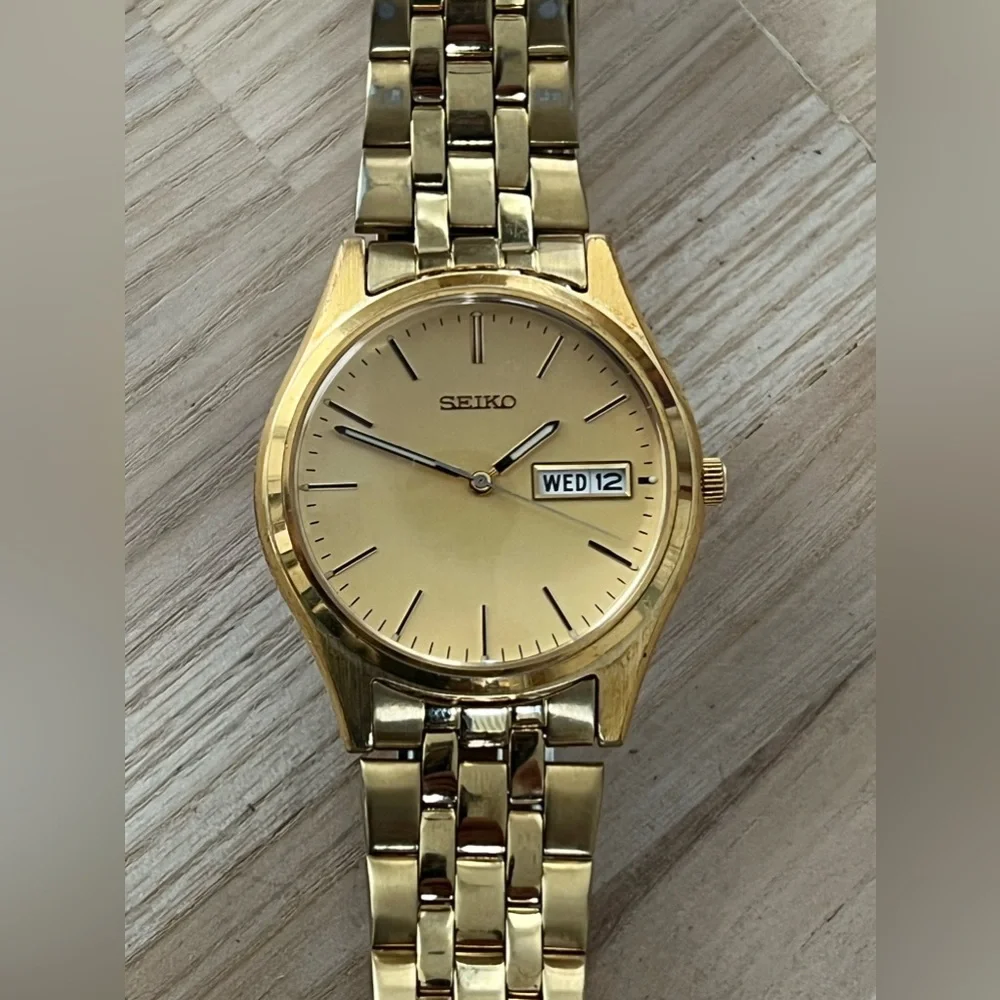 Seiko Vintage Men’s Watch Gold-Tone Dial Bracelet Markers Day Date Windows